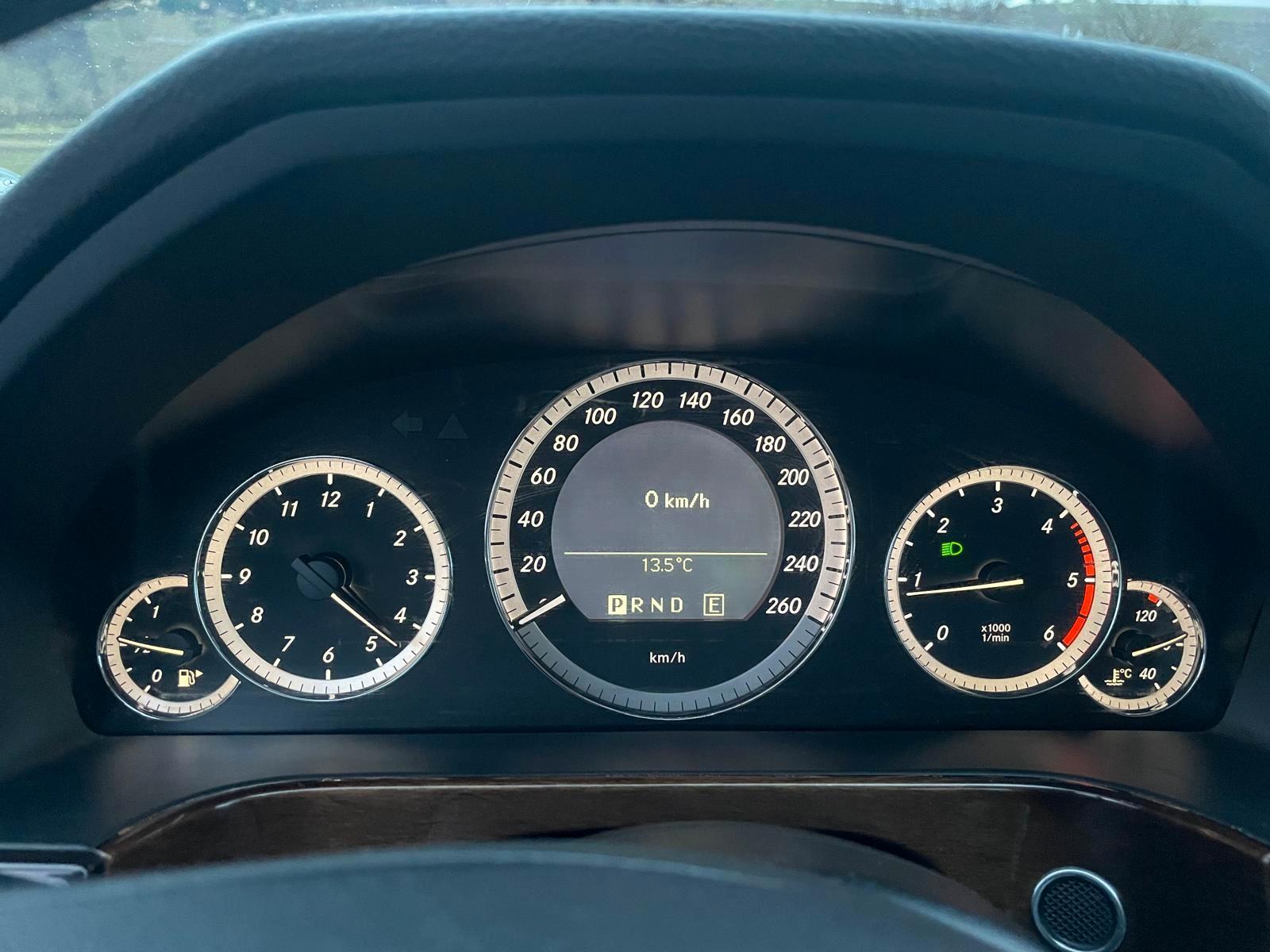 Mercedes-Benz E 220 CDI BlueEFFICIENCY Standard