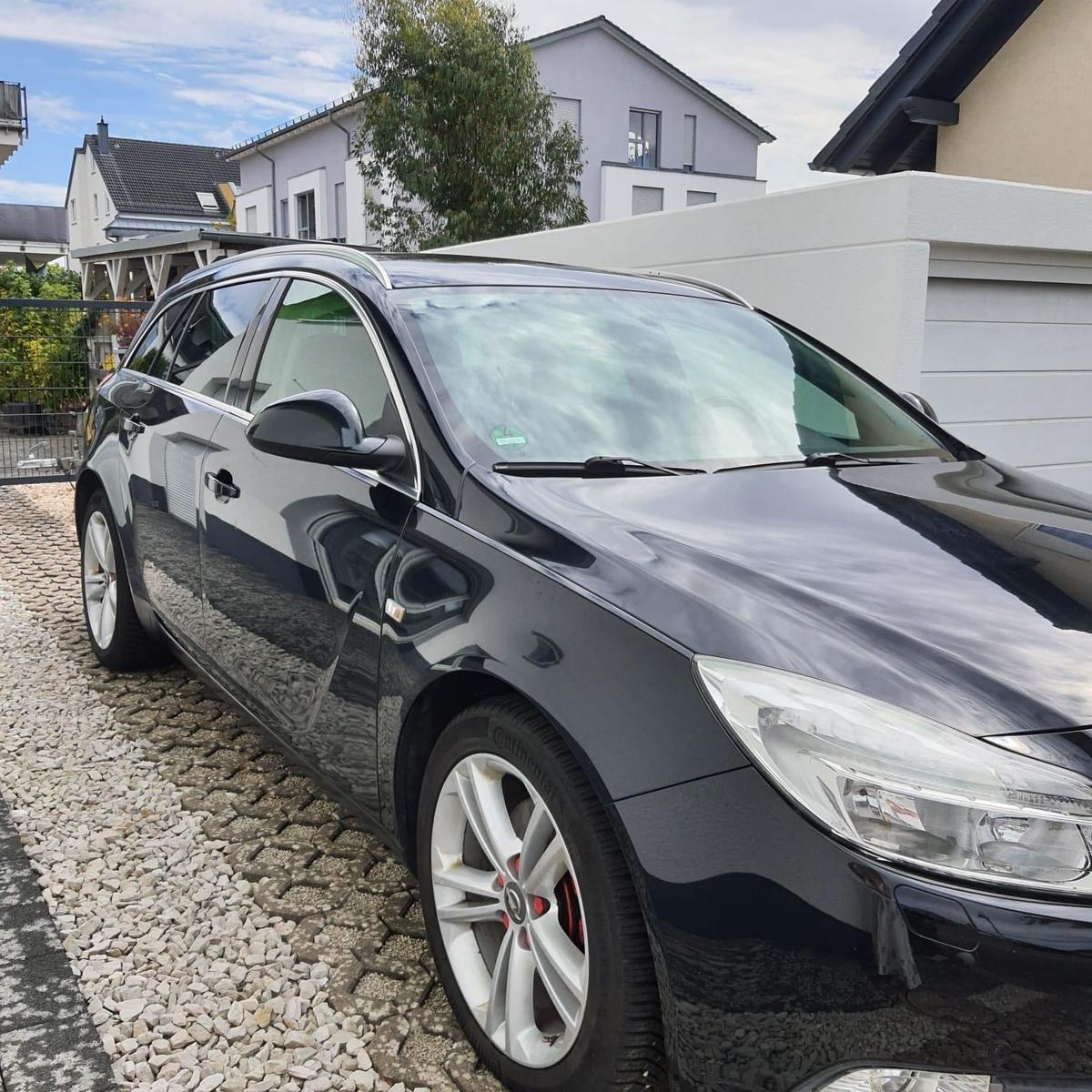 Opel Insignia 2012 — rear view