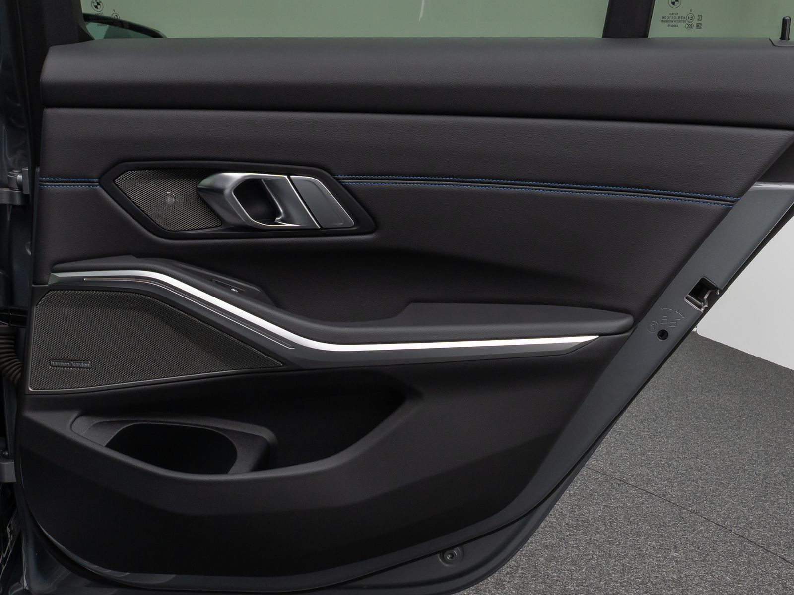 Fahrzeugabbildung BMW 320d M Sport Pro Panorama Kamera HUD DAB H/K 19"