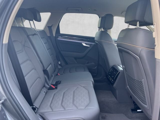Touareg R-Line 3.0 V6 TDI DSG 4M AHK*Leder*Luft*