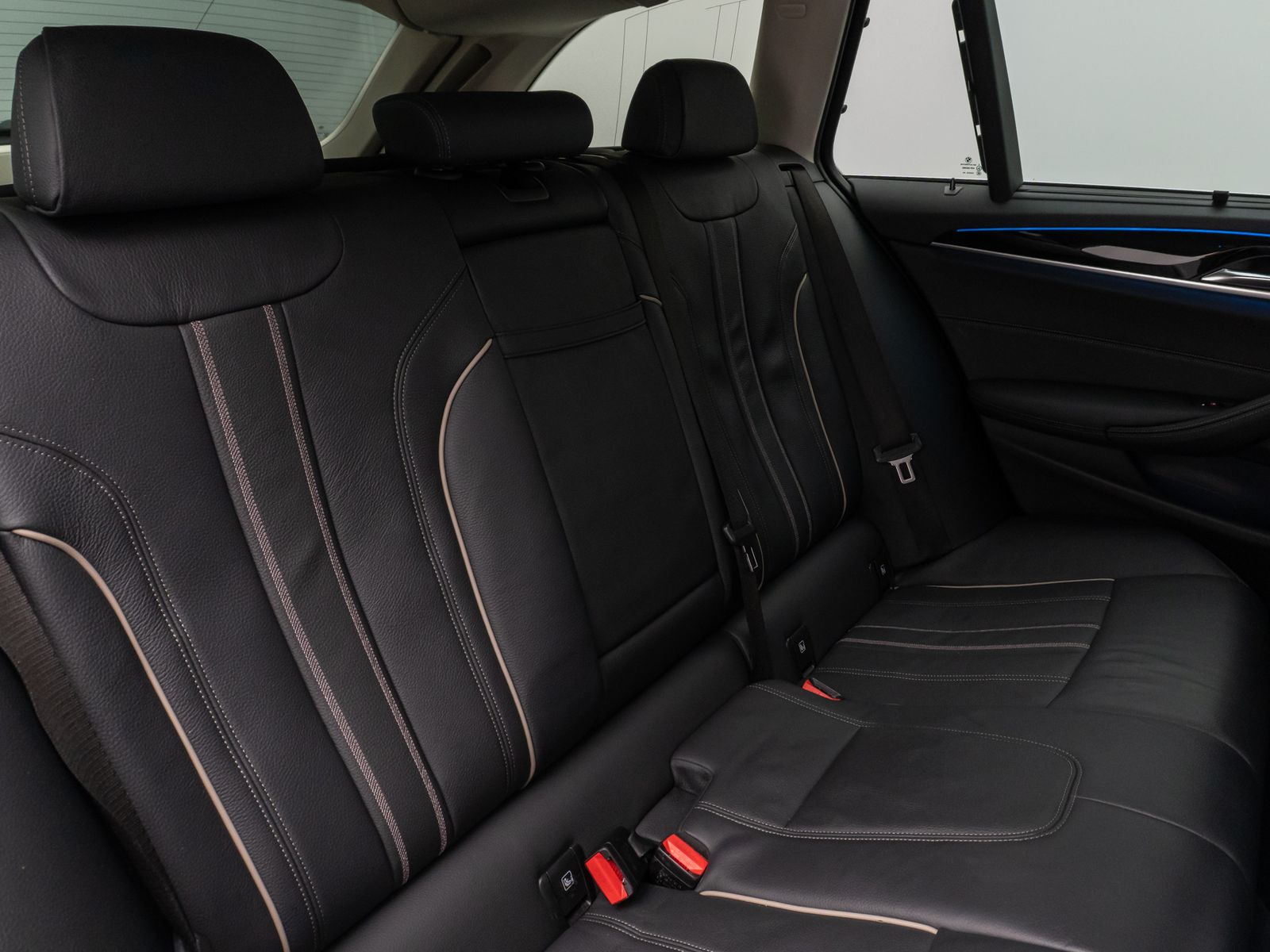 Fahrzeugabbildung BMW 530e Kamera DAB HiFi CockPitPro Fernlichtassist