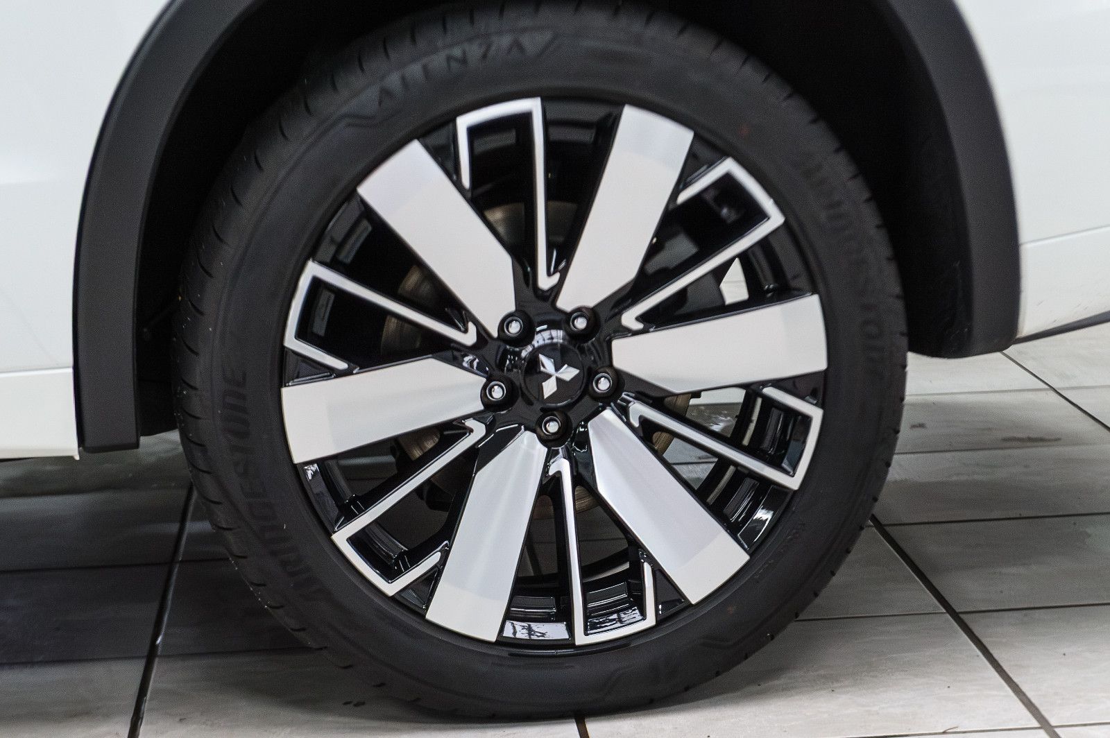 Fahrzeugabbildung Mitsubishi Outlander Top 4WD PHEV Leder LED 4xSHZ 360° HUD