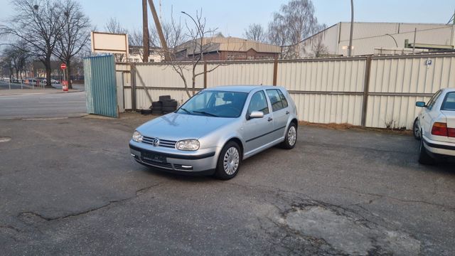 Volkswagen Golf 1.6 Comfortline - klima-