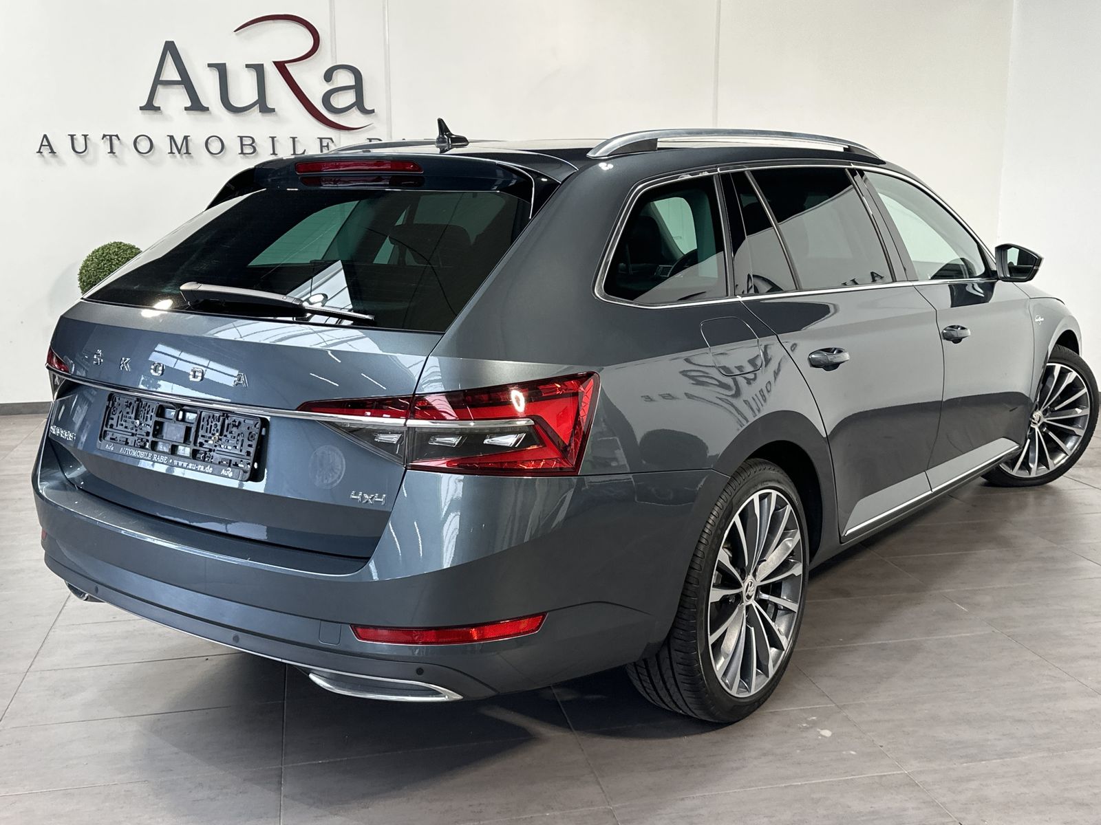 Fahrzeugabbildung SKODA Superb Combi 2.0 TDI 4x4 DSG L&K NAV+LED+PANO+VC