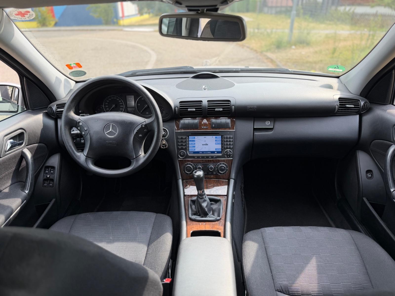 Mercedes-Benz C220 2006 — photo 8