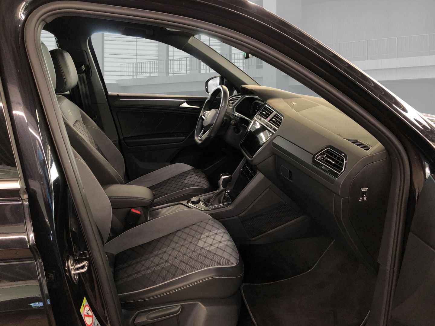 Volkswagen Tiguan R-Line 2.0 TDI DSG 4Motion Sportpaket AHK foto 5