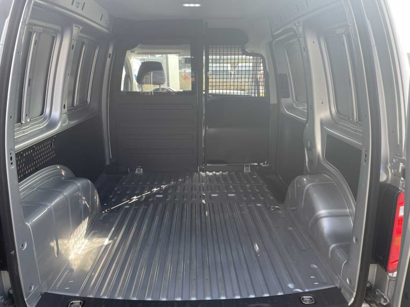 Fahrzeugabbildung Volkswagen Caddy 2.0 TDI Klima Navi SHZ Trennwand klappbar