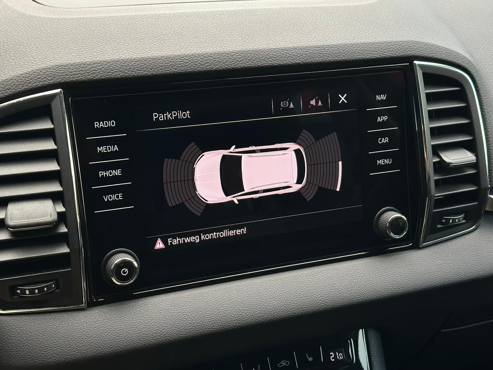 SKODA Karoq 1.0TSI STYLE* SHZ#NAVI#TEMPO#PDC#KEYLESS - Image 20