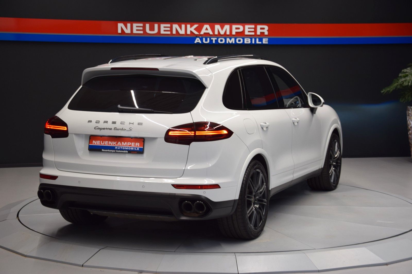 Fahrzeugabbildung Porsche Cayenne Turbo S ACC Luft Sitzbel. s.AGA LED 360°