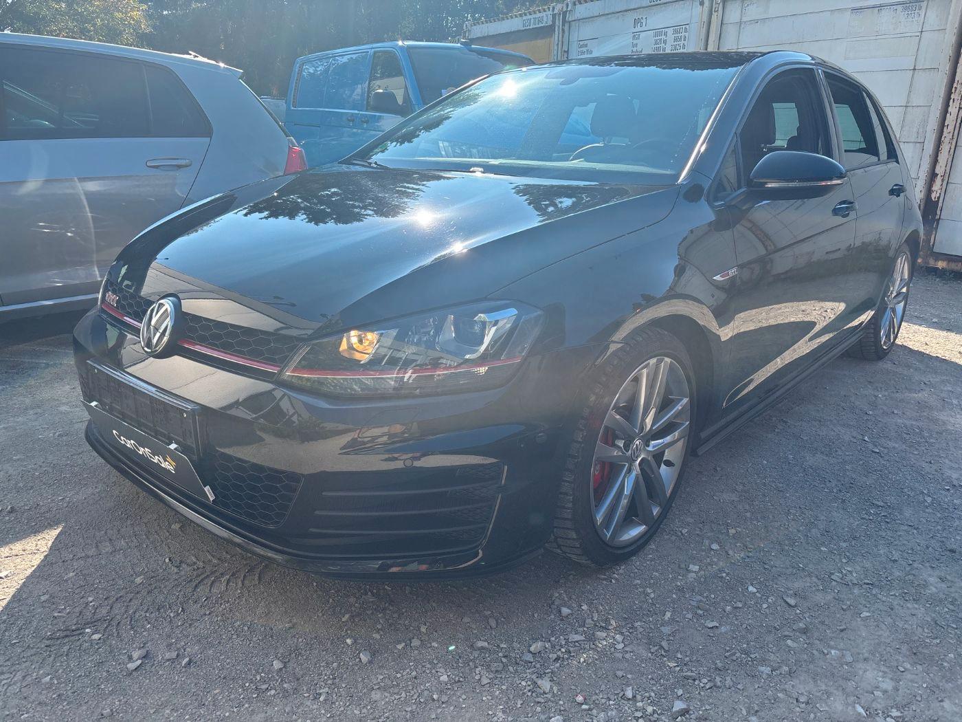 Volkswagen Golf GTI Performance 230 PS · Leder · Pano · Nav