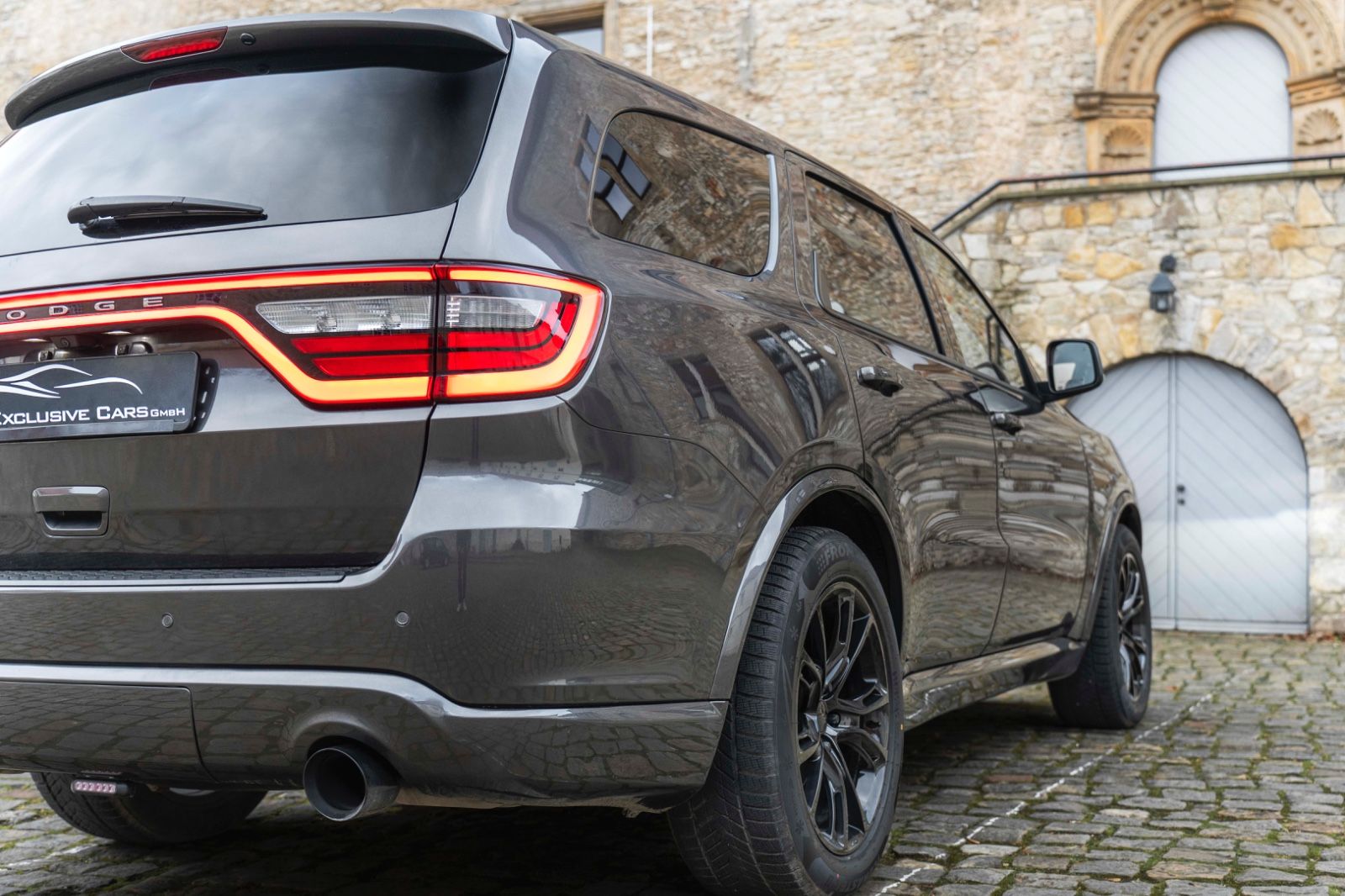 Fahrzeugabbildung Dodge Durango 5,7L LPG AWD CARPLAY LED NAV KAM ALPINE