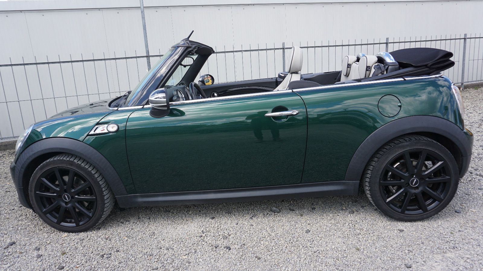 Fahrzeugabbildung MINI COOPER S Cabrio 1.6 Ltr, Bi-Xenon,Navi,Leder,+WR