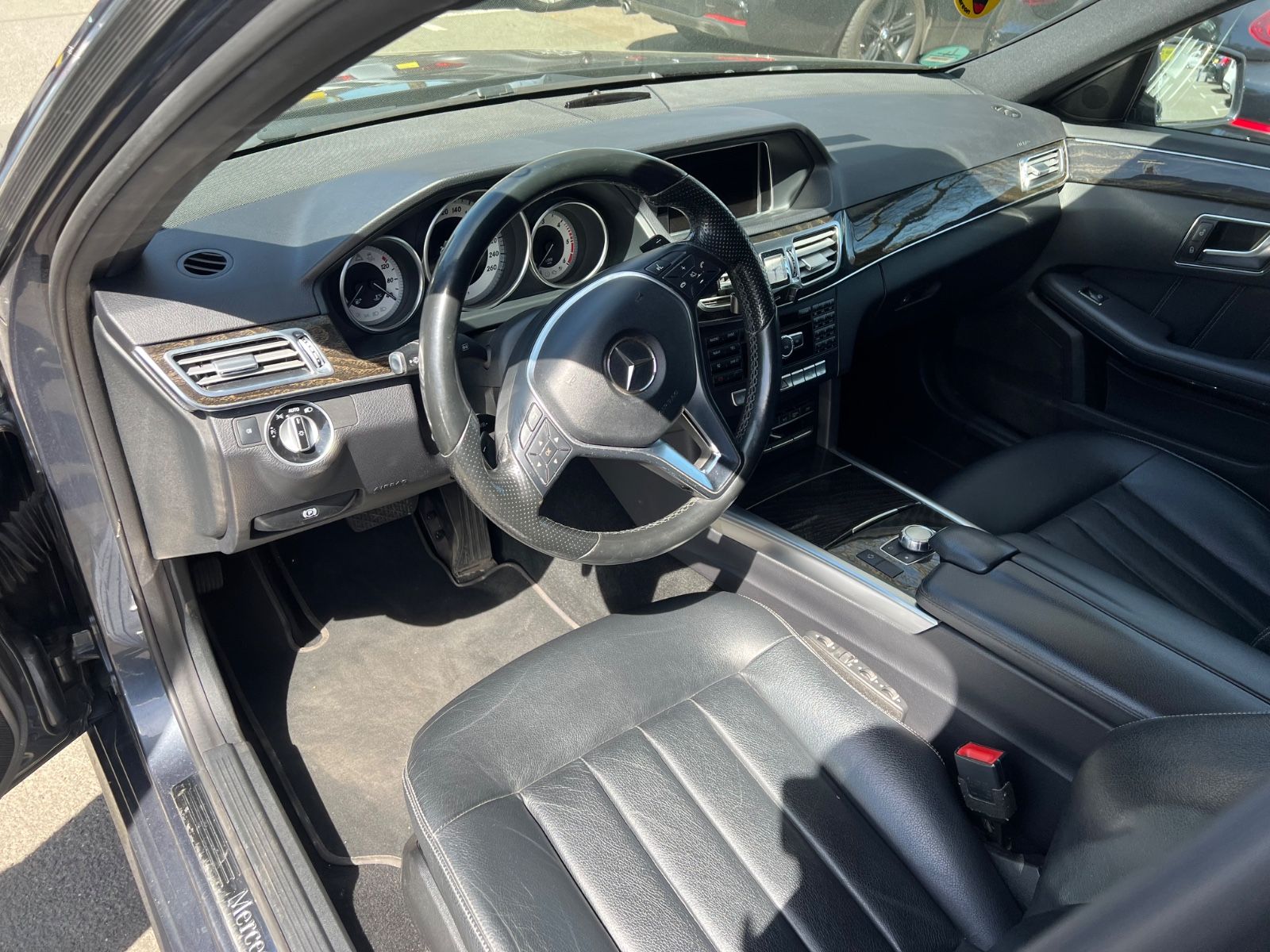 Fahrzeugabbildung Mercedes-Benz E 350 E T-Modell E 350 BlueTec 4Matic
