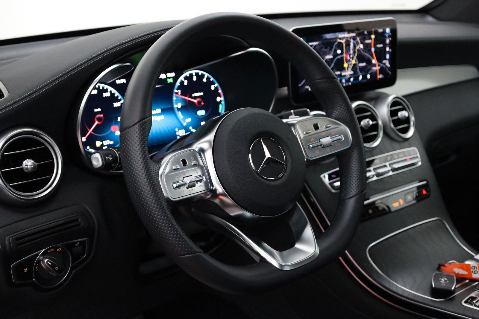 Fahrzeugabbildung Mercedes-Benz GLC 300 de 4M Coupe,AMG line,SH,Kamera,Panorama