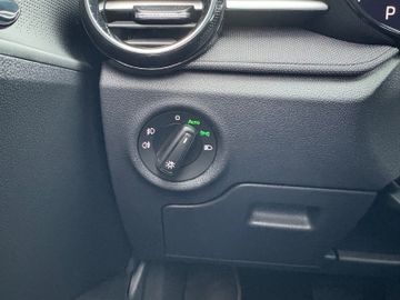 Fahrzeugabbildung SKODA Fabia 1.0 TSI DSG Selection Navi ACC LHZ SHZ uvm