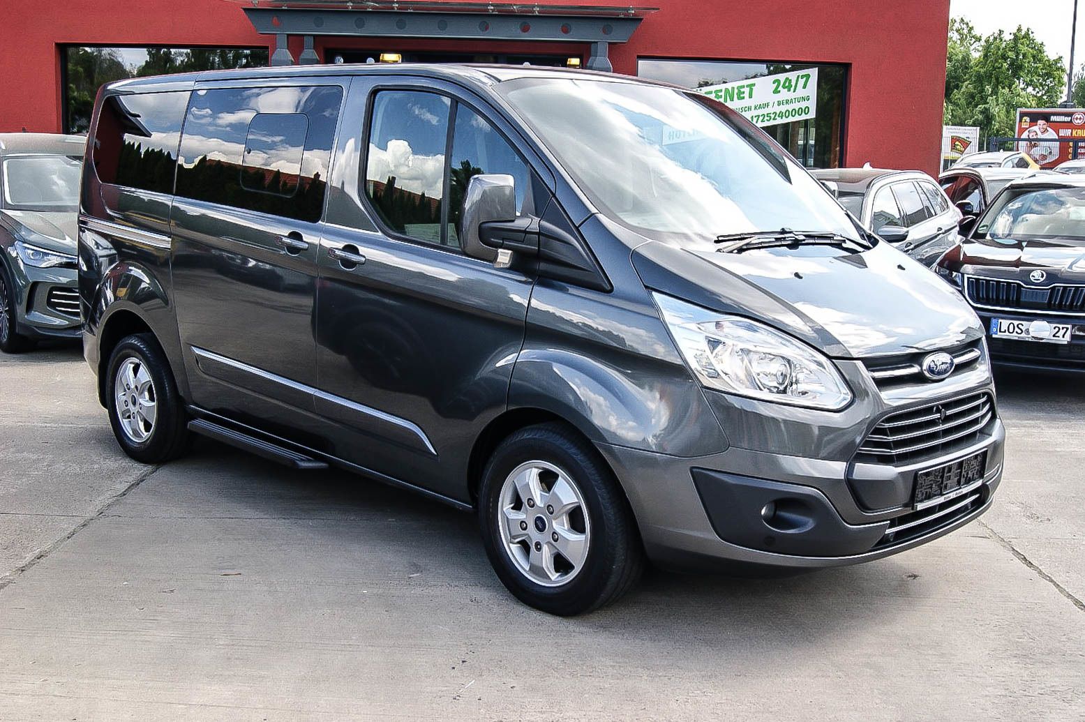 Fahrzeugabbildung Ford Tourneo Custom 2.0TDCi Auto 8-SITZE NAVI 1.HAND
