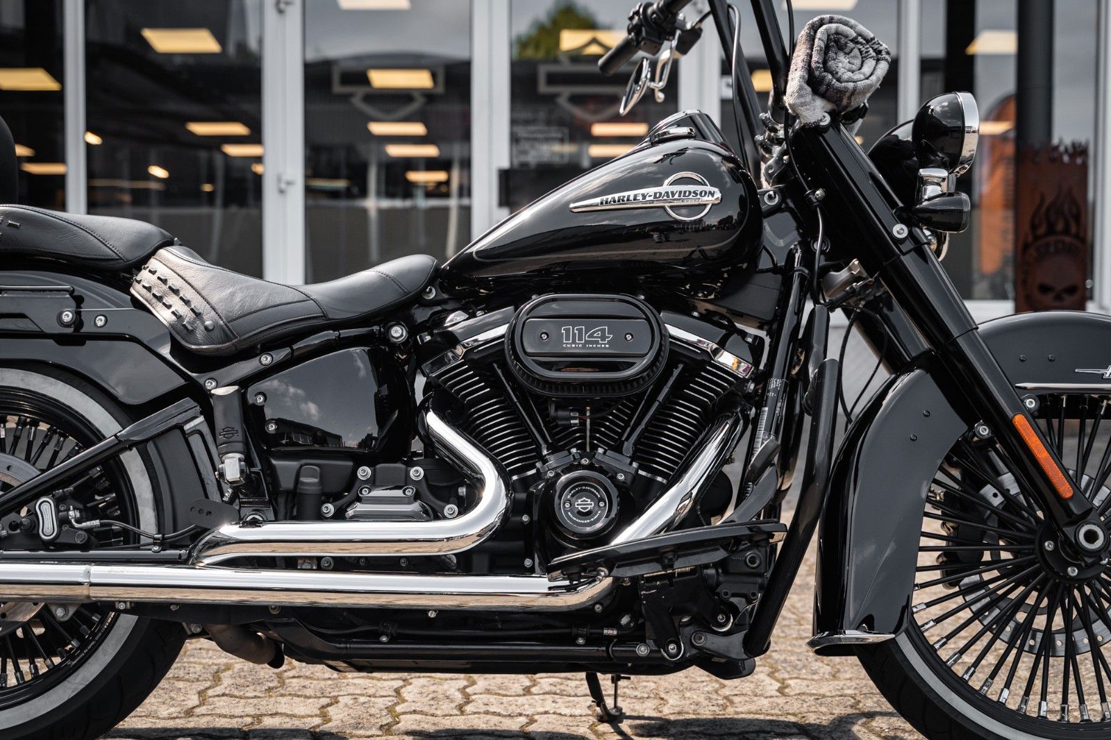 Fahrzeugabbildung Harley-Davidson FLHC Heritage - Chicano Umbau - Motorumbau -