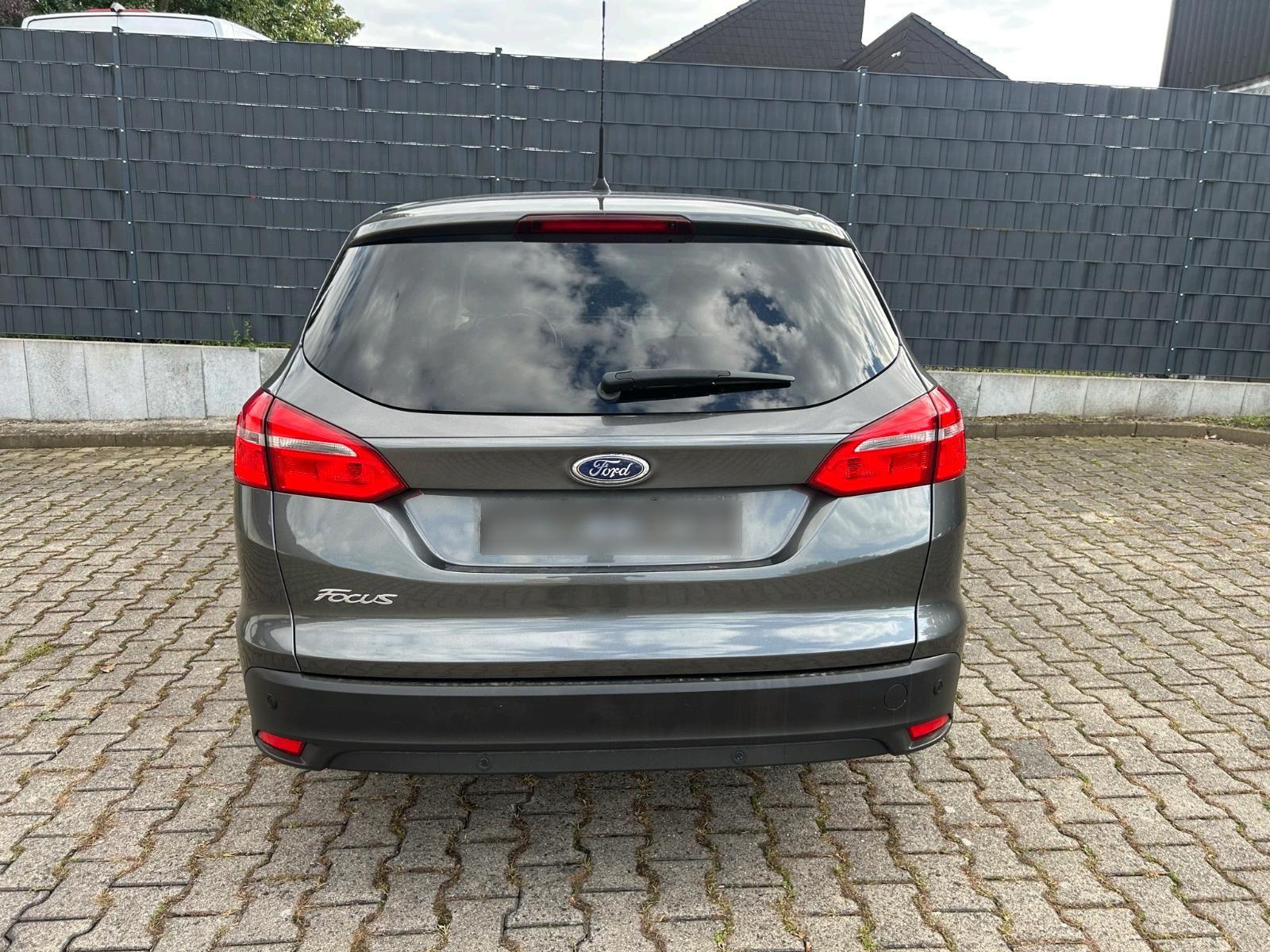 Ford Focus 2015 — photo 9