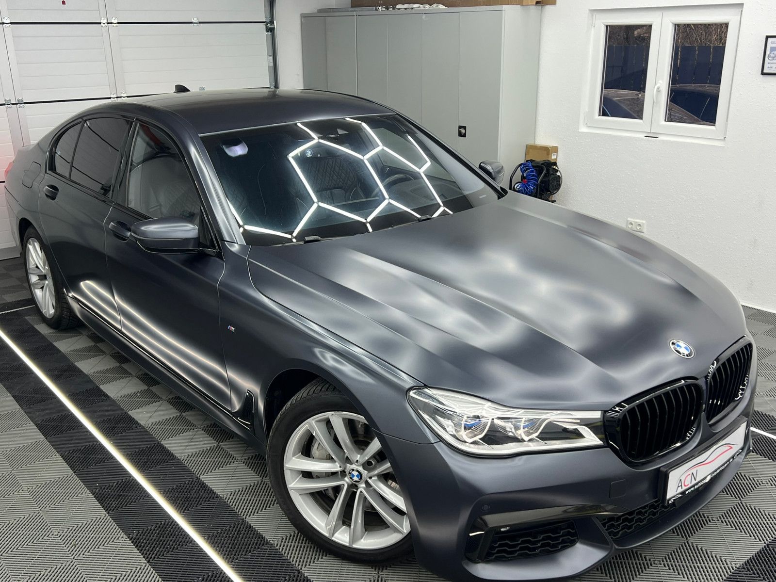 Fahrzeugabbildung BMW 750 d xDrive M SPORT/LASER/EXECUTIVE PRO/FROZEN