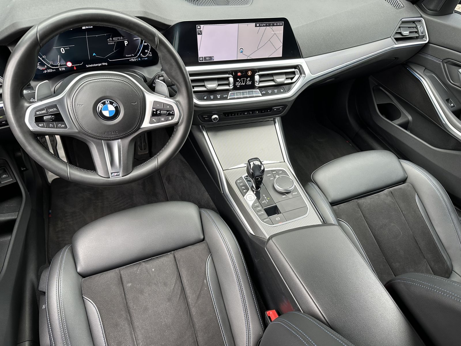 Fahrzeugabbildung BMW 330e Touring xDrive M-Sport NAV+LED+360°+HUD+HIF