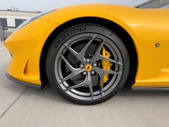 FERRARI 812 Superfast Carbon/Lift/Beifahrerdisplay