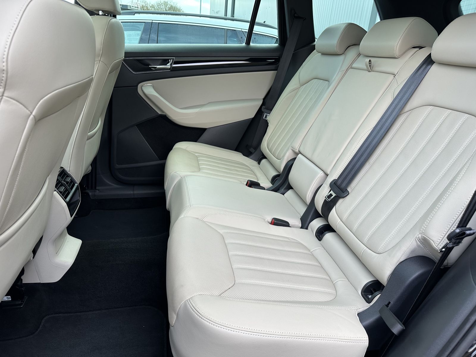 Fahrzeugabbildung SKODA Kodiaq 2.0 TDI 4x4 DSG L&K NAV+LED+PANO+360°+ACC