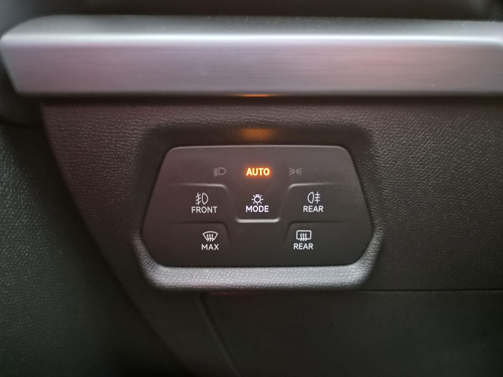 Fahrzeugabbildung SEAT Leon FR / LED / KAMERA / GARANTIE