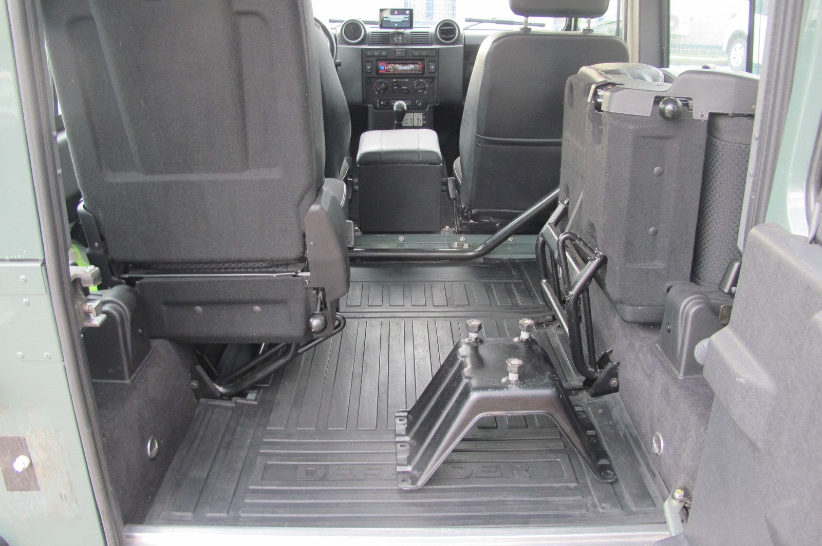 Fahrzeugabbildung Land Rover Defender 90 E Station Wagon