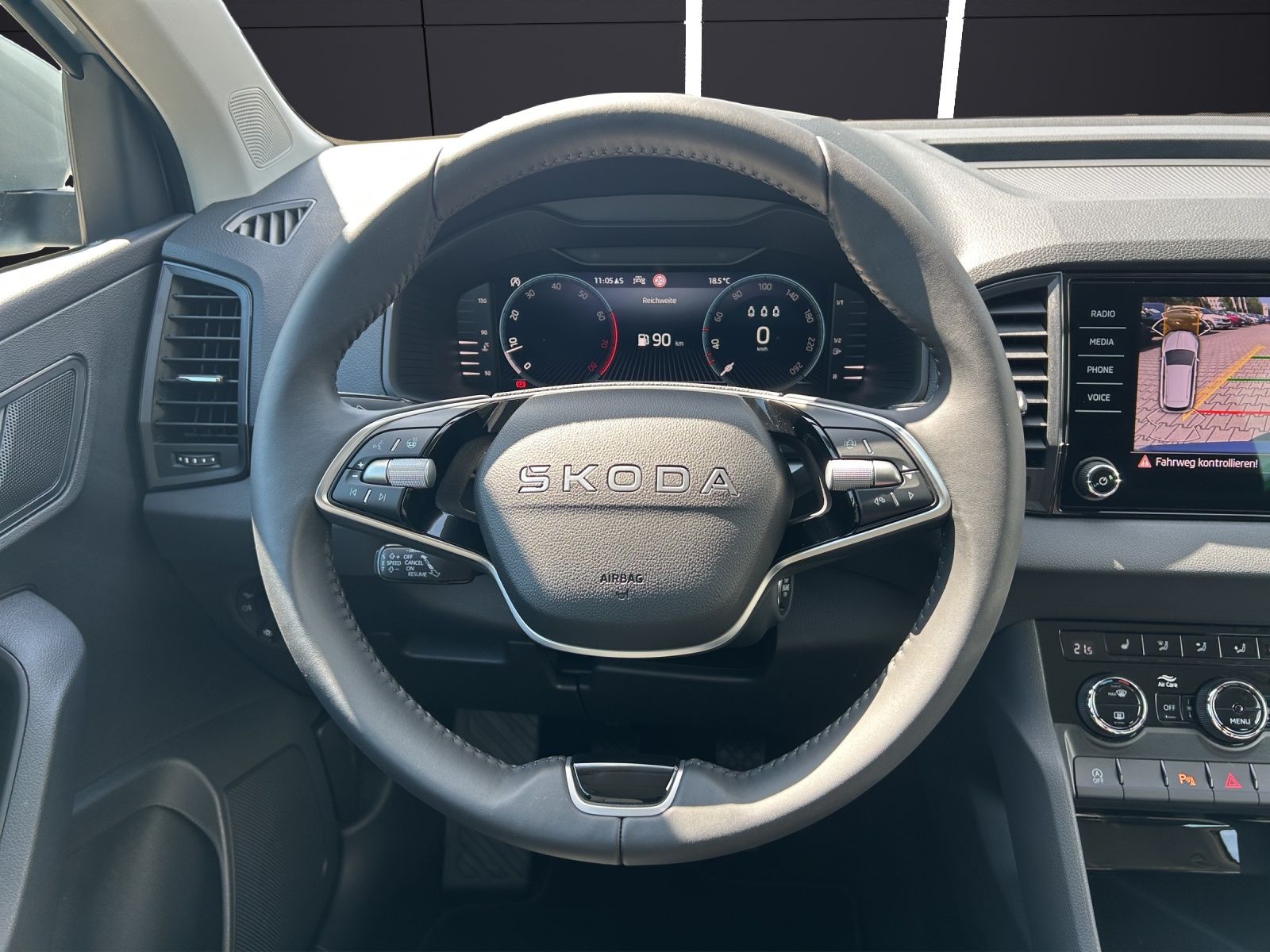 Fahrzeugabbildung SKODA Karoq 1.5 TSI Balance 3J ASG ACC MATRIX AHK RFK