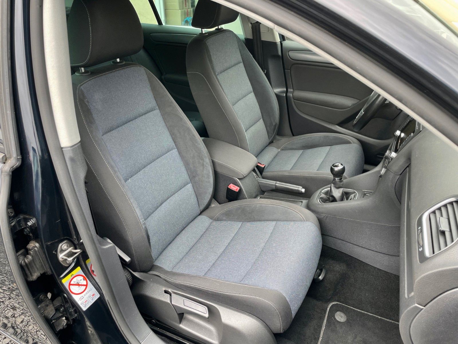 Fahrzeugabbildung Volkswagen Golf VI 1.2 TSI Style Navi Alcantara 1.HAND PDC