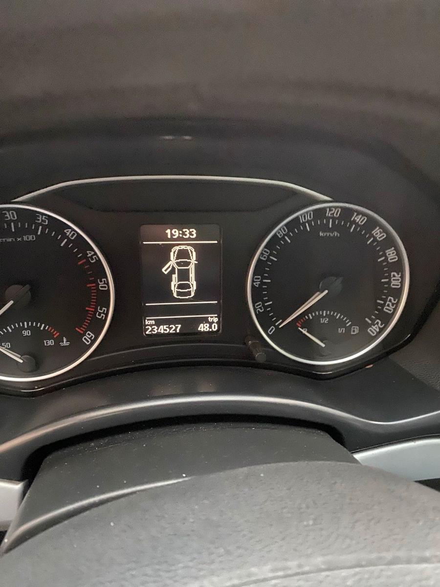 Skoda Octavia 2009 — engine 105 HP (77kW)