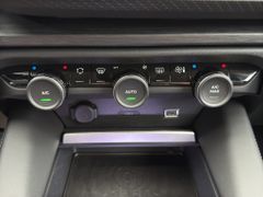 Fahrzeugabbildung Citroën C5 X PureTech 130 EAT8 Plus LEDER NAVI ACC