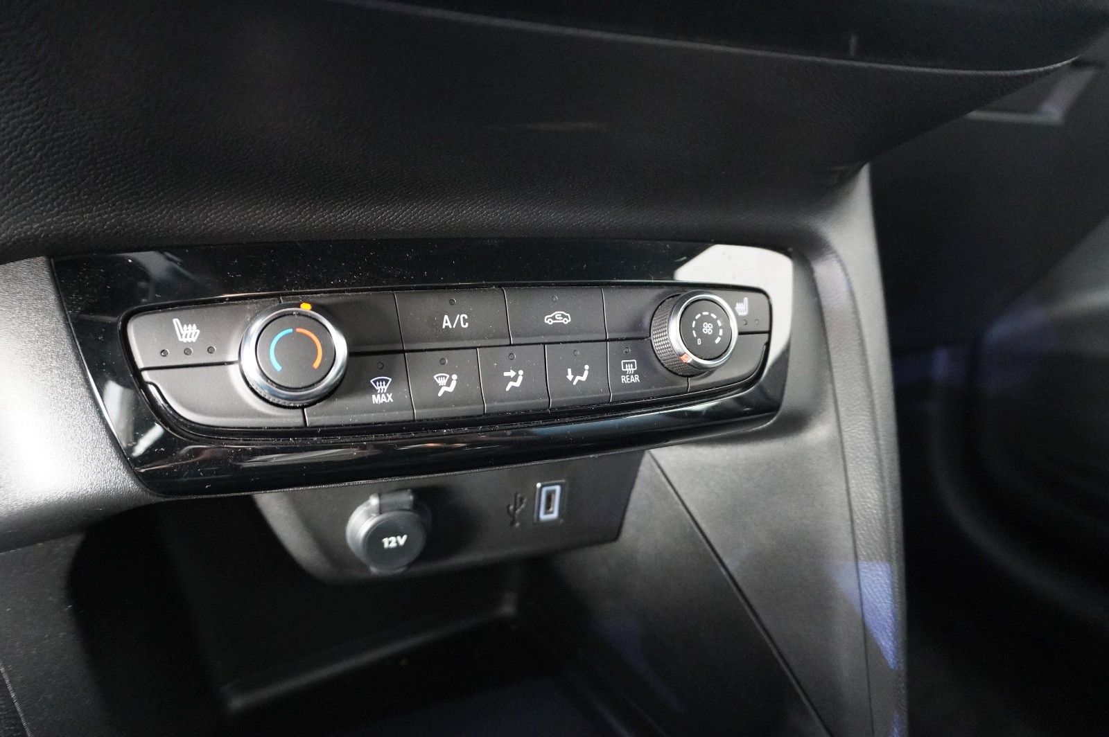 Fahrzeugabbildung Opel Corsa F 1.2 FACELIFT NAVI/LED/KAMERA/VIRTU./SHZ