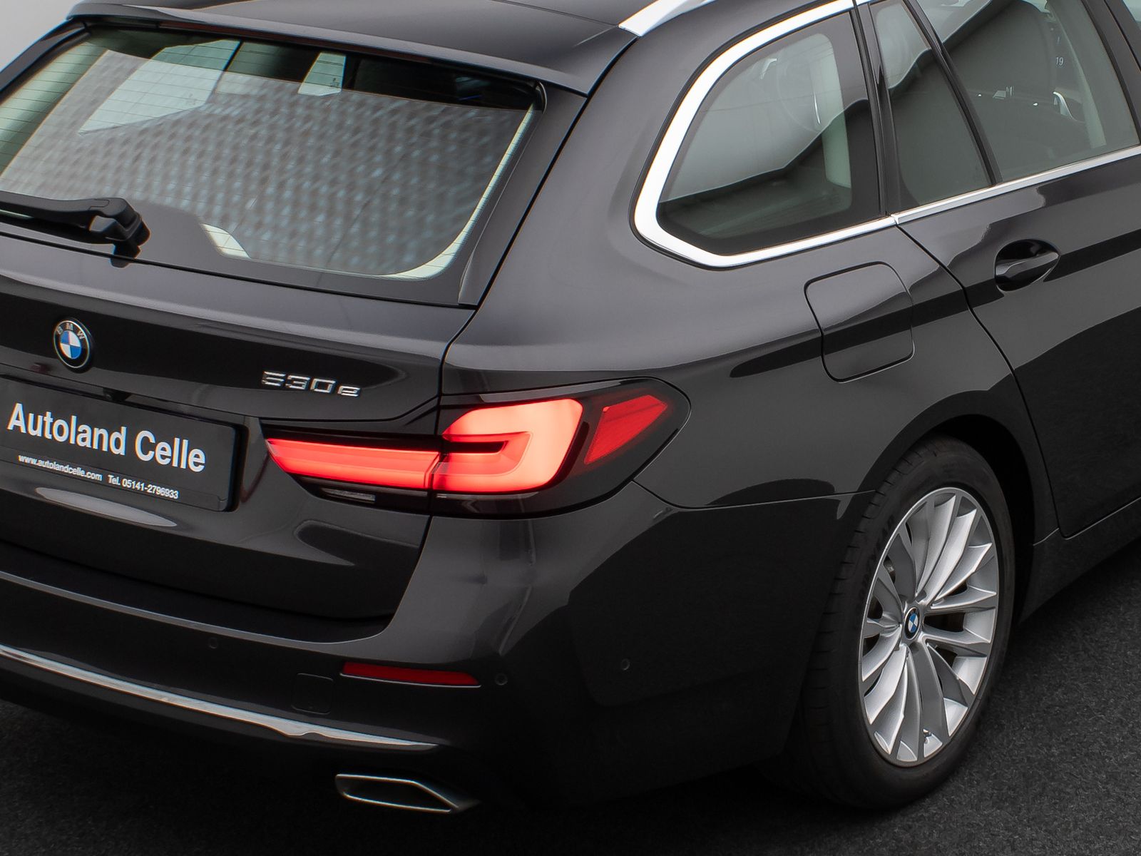 Fahrzeugabbildung BMW 530e  Luxury Line Kamera Laser HUD HiFi Komfort