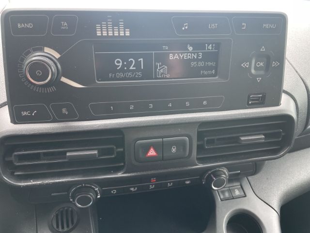 Fahrzeugabbildung Peugeot Partner 1.2 PureTech 110 Premium L1 3-Sitzer, Ei