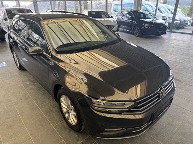 Volkswagen Passat Variant Business AHK NAVI ACC