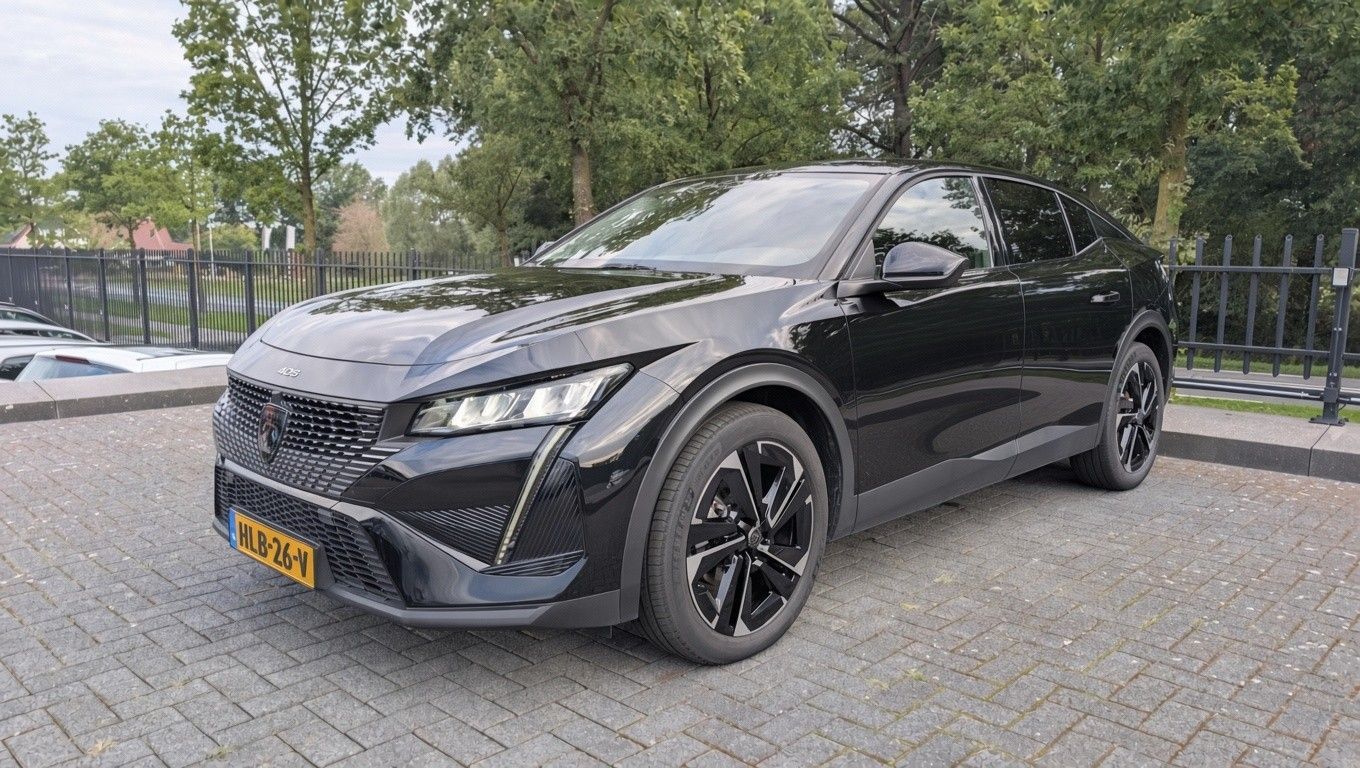 Peugeot 408 1.2 Hybrid 145 e-DCS6 Allure | Navi | kamera