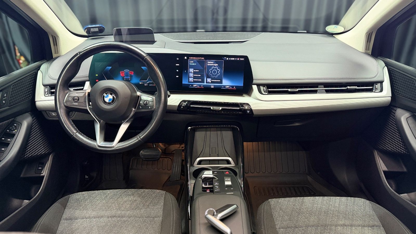 Fahrzeugabbildung BMW 218d Active Tourer|AUTOMATIK|NAVI|HEAD-UP|1.HAND