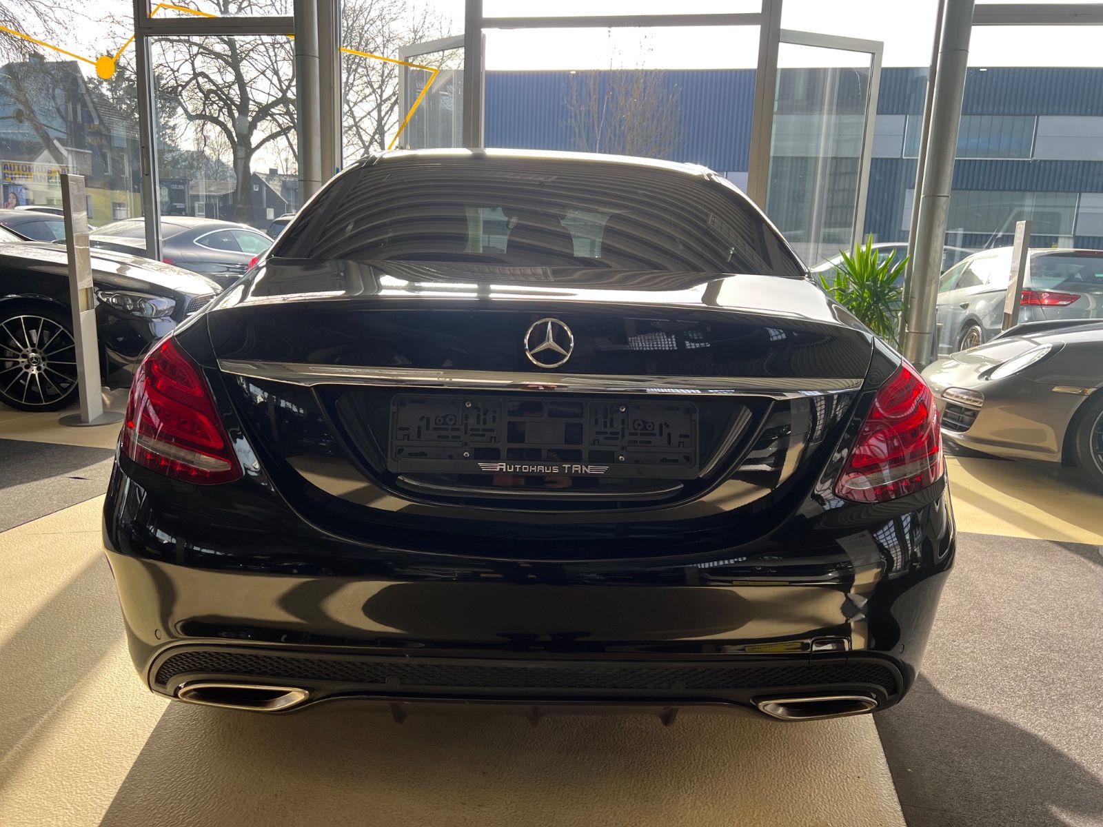 Fahrzeugabbildung Mercedes-Benz C 200 CGI Lim AMG LINE *AMBIENTE*KAMERA*HEAD-UP*