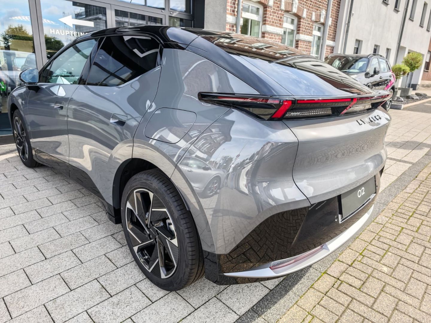 Lynk & Co 02
