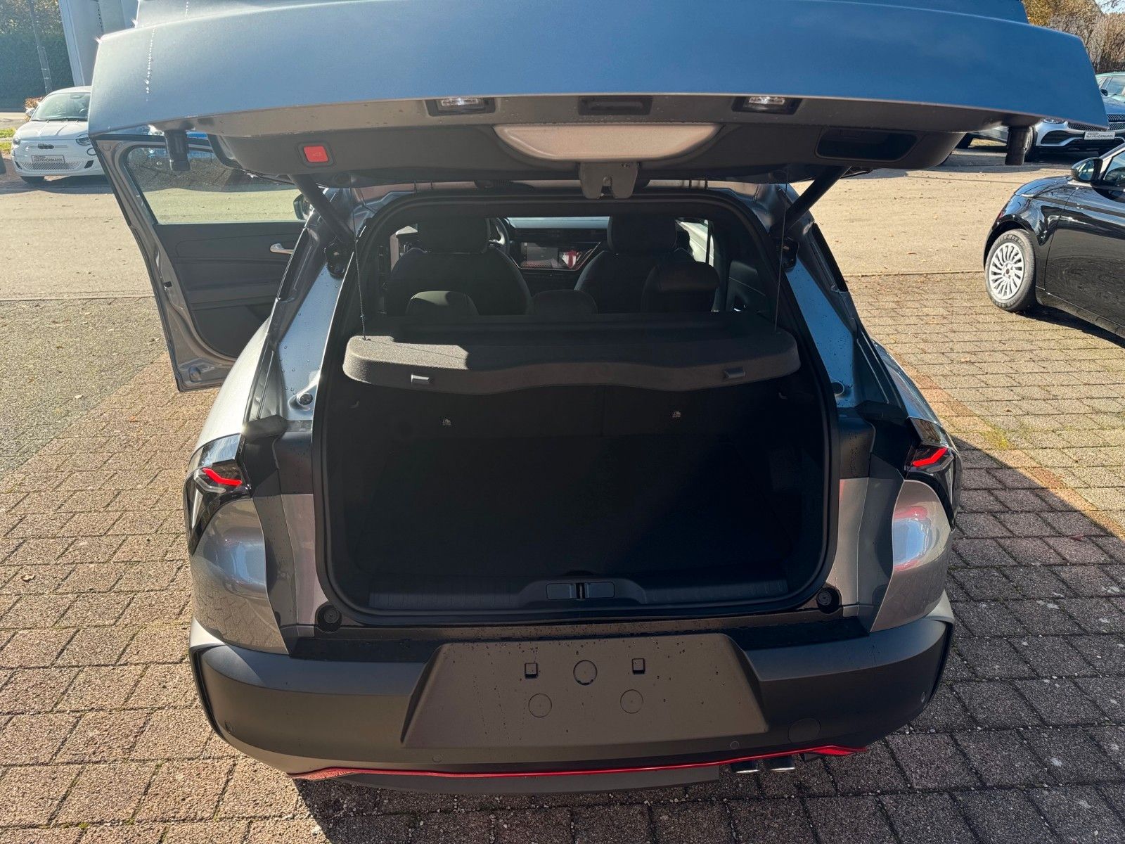 Fahrzeugabbildung Alfa Romeo Junior Ibrida Speciale 145PS Navi Kamera Massage