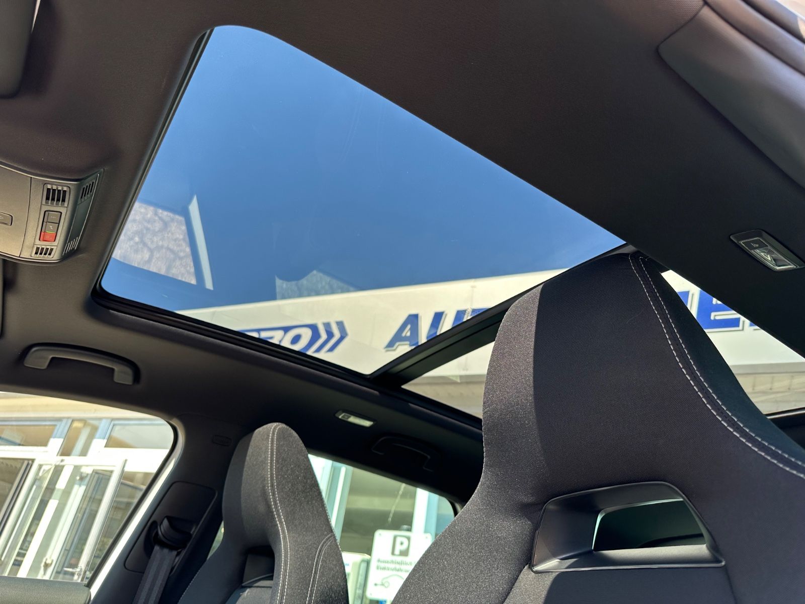 Fahrzeugabbildung SKODA Karoq 1.5 TSI Sportline DSG Pano/AHK/Navi/Matrix