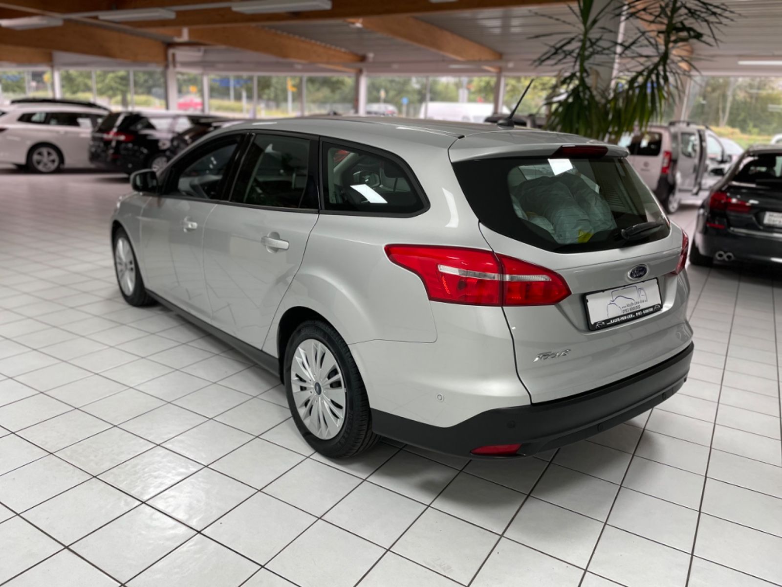 Fahrzeugabbildung Ford Focus Turnier Business Navi PDC