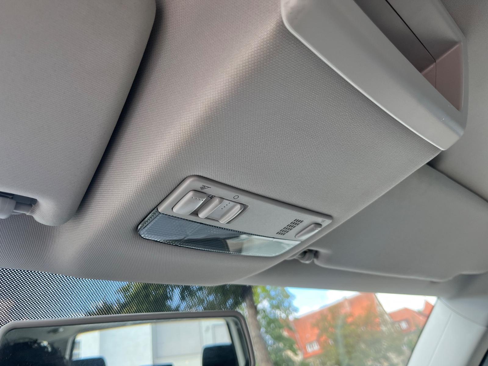 VOLKSWAGEN T5 MULTIVAN 2.0 TDI 140ch - STARLINE - ATTELAGE - PARK ASSIST AVANT/ARRIÈRE - CHAUFFAGE AUXILIAIRE - 1 ERE MAIN