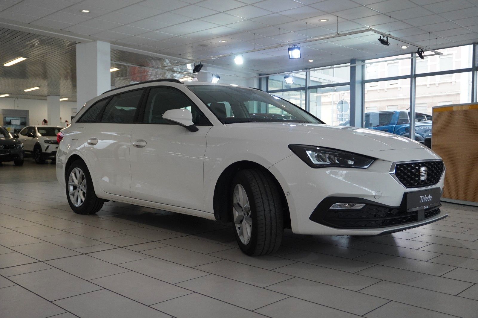 Fahrzeugabbildung SEAT Leon ST 2.0 TDI STYLE NAVI/LED/VIRT/SPORT/SH/DAB