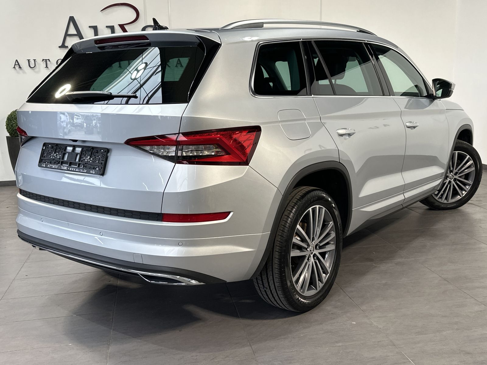 Fahrzeugabbildung SKODA Kodiaq 2.0 TDI DSG 4x4 L&K NAV+LED+AHK+360°+SHZ