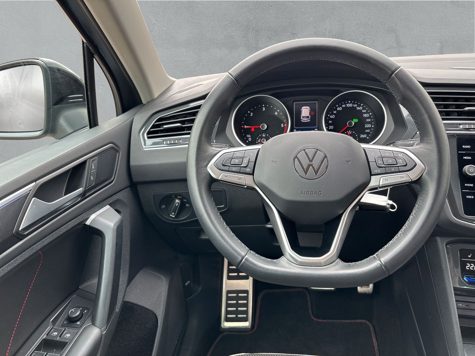 Fahrzeugabbildung Volkswagen Tiguan Sport 2.0 TDI 4Motion AHK Standhzg