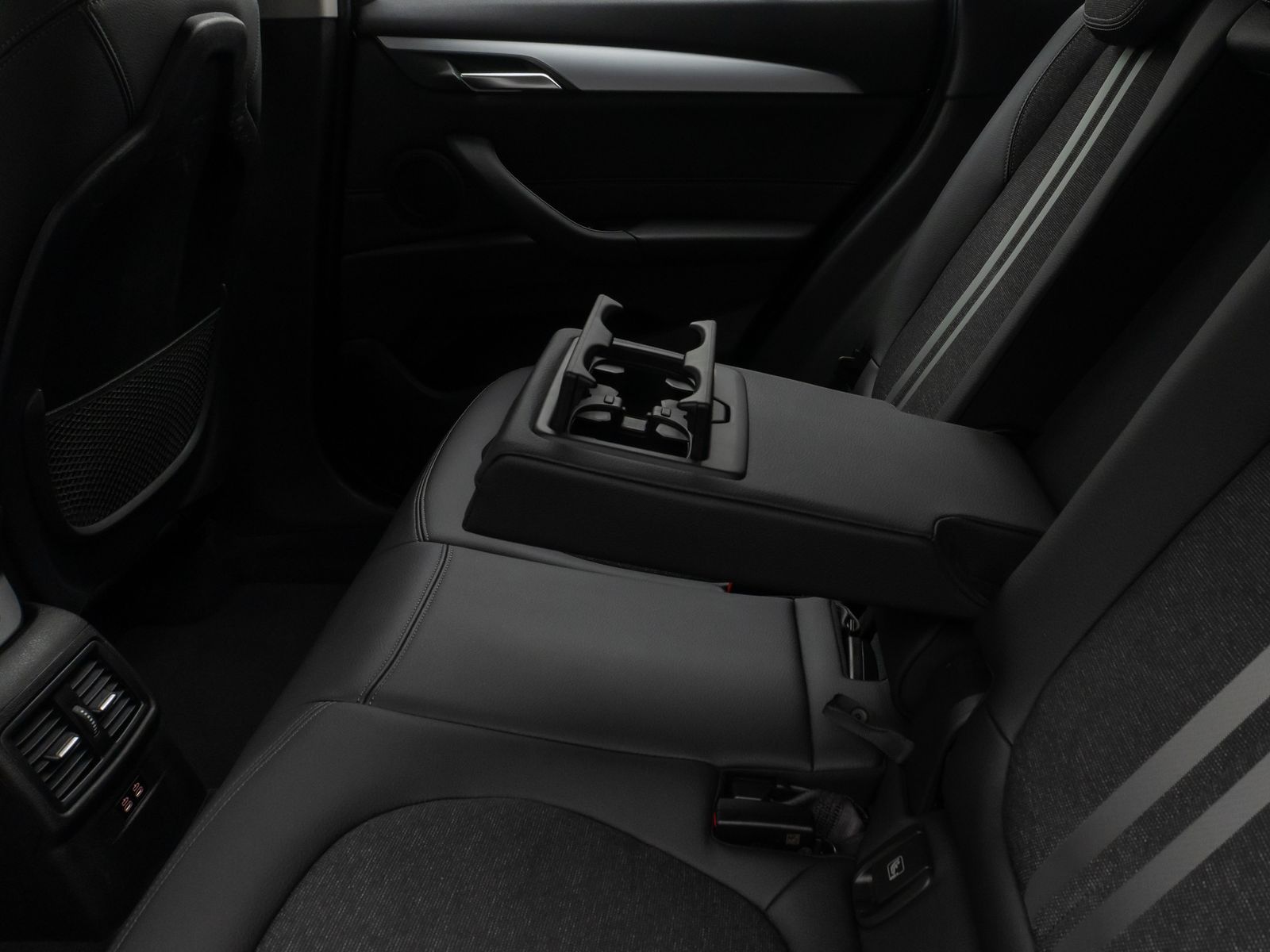 Fahrzeugabbildung BMW X1 xD25e Kamera DAB Komfort Sportsitz Parkassist