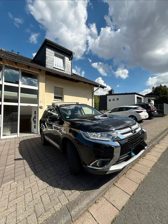 Image of Mitsubishi Outlander