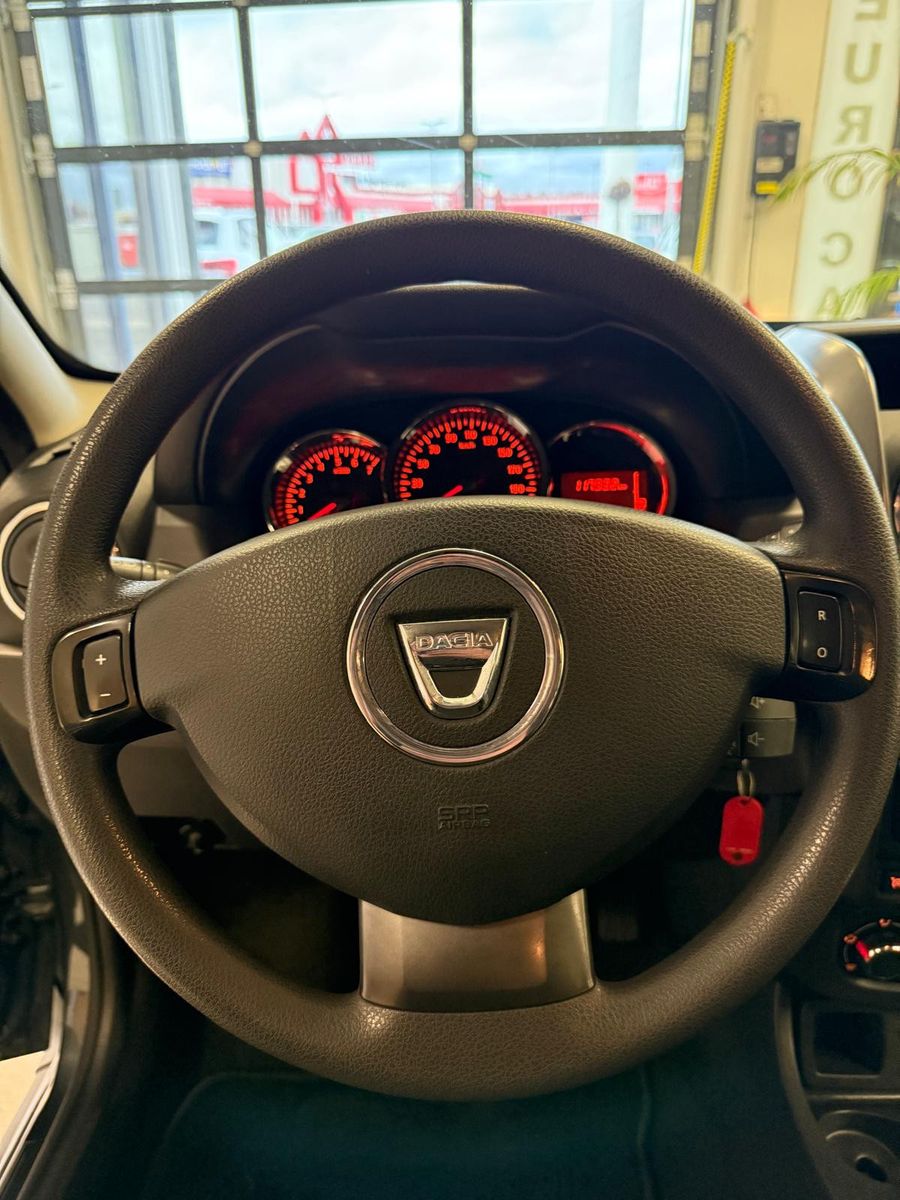 Fahrzeugabbildung Dacia Duster I Laureate /8.FACH BEREIFT/NAVI/KLIMA/AHK